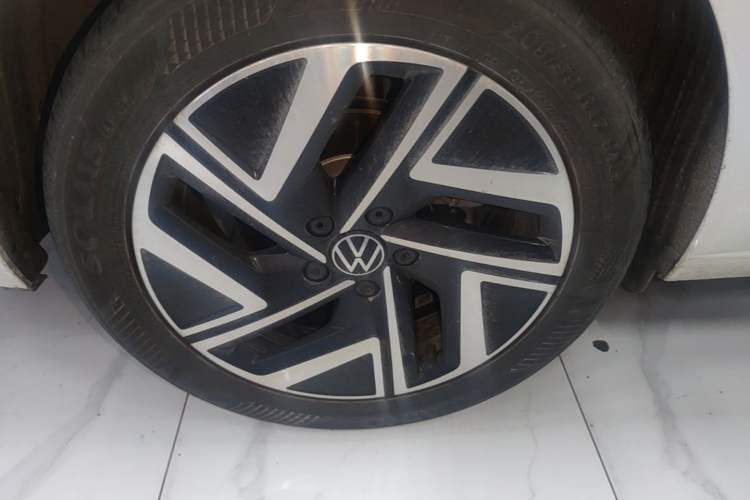 Used Volkswagen Sagitar 2023 300TSI DSG Excellence Edition Right Rear Wheel Hub