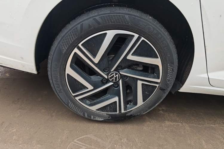 Used Volkswagen Sagitar 2023 300TSI DSG Excellence Edition Right Rear Wheel Hub