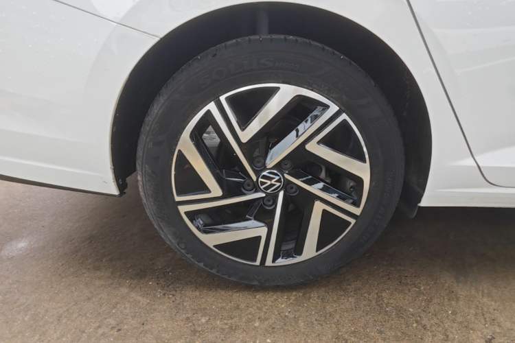Used Volkswagen Sagitar 2023 280TSI DSG Beyond Lite Edition Right Rear Wheel Hub