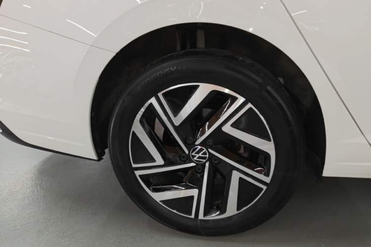 Used Volkswagen Sagitar 2023 300TSI DSG Excellence Edition Right Rear Wheel Hub