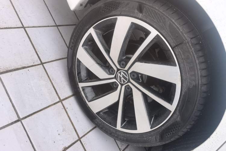 Used Volkswagen Sagitar 2023 300TSI DSG Excellence Edition Right Rear Wheel Hub