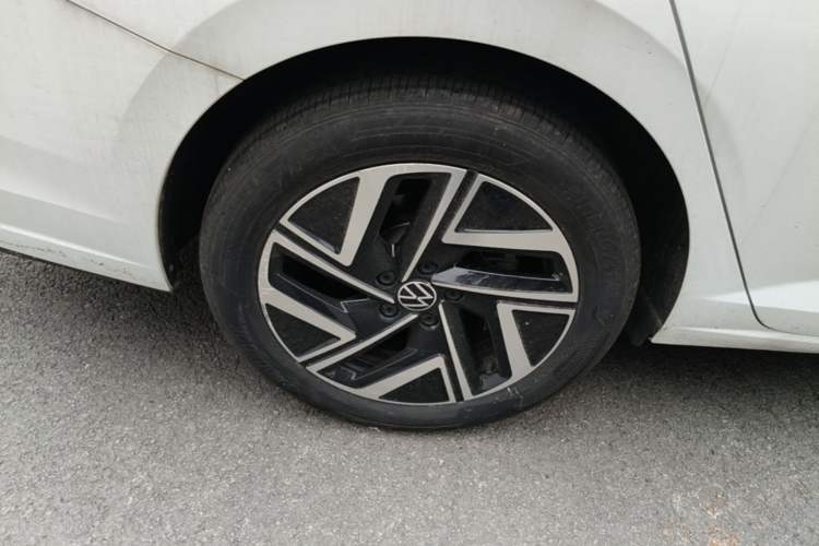 Used Volkswagen Sagitar 2023 300TSI DSG Excellence Edition Right Rear Wheel Hub