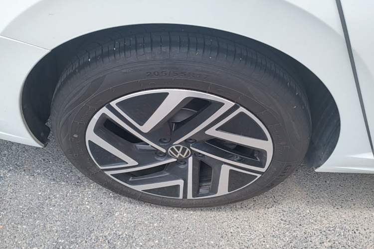 Used Volkswagen Sagitar 2023 300TSI DSG Excellence Edition Right Rear Wheel Hub