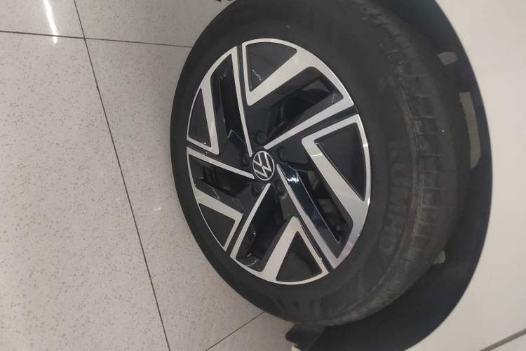 Used Volkswagen Sagitar 2023 300TSI DSG Excellence Edition Right Rear Wheel Hub