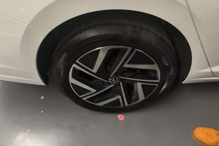 Used Volkswagen Sagitar 2023 300TSI DSG Excellence Edition Right Rear Wheel Hub