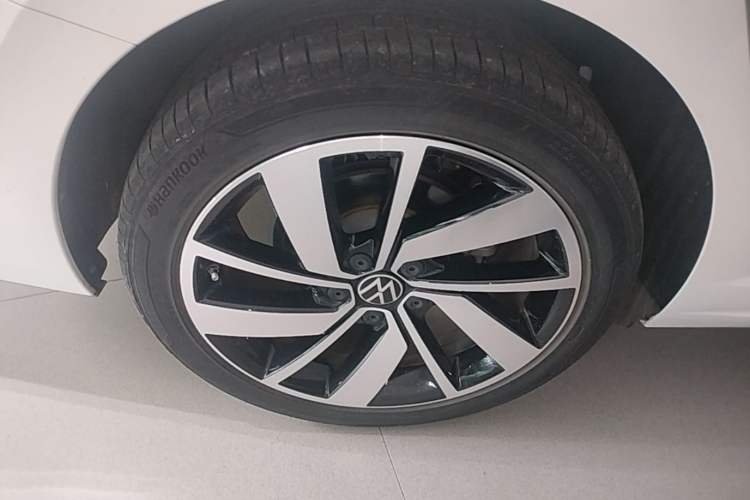 Used Volkswagen Sagitar 2023 300TSI DSG Excellence Edition Right Rear Wheel Hub