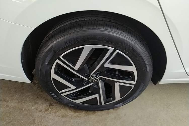 Used Volkswagen Sagitar 2023 280TSI DSG Beyond Lite Edition Right Rear Wheel Hub
