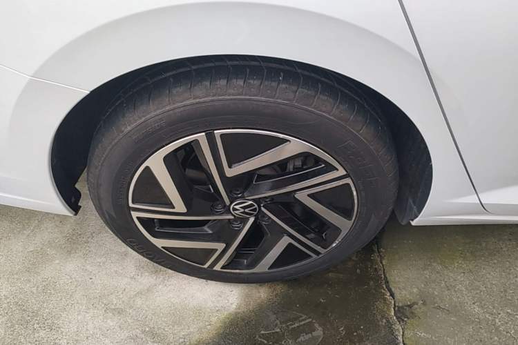 Used Volkswagen Sagitar 2023 280TSI DSG Beyond Lite Edition Right Rear Wheel Hub