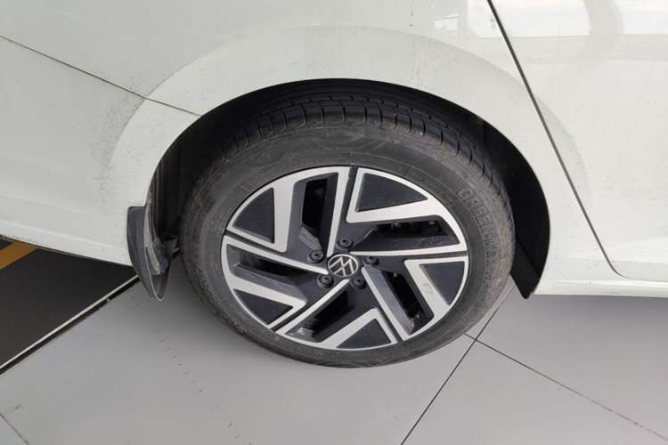 Used Volkswagen Sagitar 2023 280TSI DSG Beyond Lite Edition Right Rear Wheel Hub