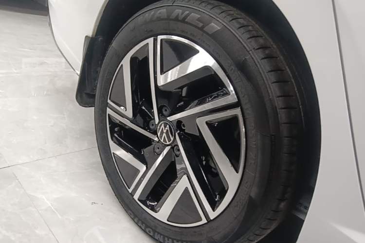 Used Volkswagen Sagitar 2023 280TSI DSG Beyond Lite Edition Right Rear Wheel Hub