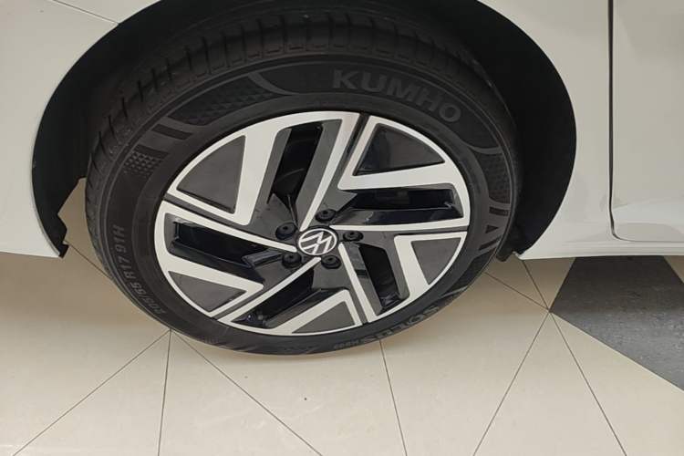 Used Volkswagen Sagitar 2023 280TSI DSG Excellence Edition Right Rear Wheel Hub