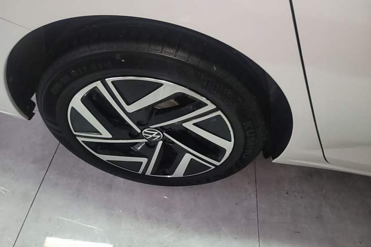 Used Volkswagen Sagitar 2023 300TSI DSG Excellence Edition Right Rear Wheel Hub