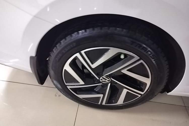 Used Volkswagen Sagitar 2023 300TSI DSG Excellence Edition Right Rear Wheel Hub