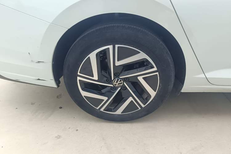 Used Volkswagen Sagitar 2023 300TSI DSG Excellence Edition Right Rear Wheel Hub