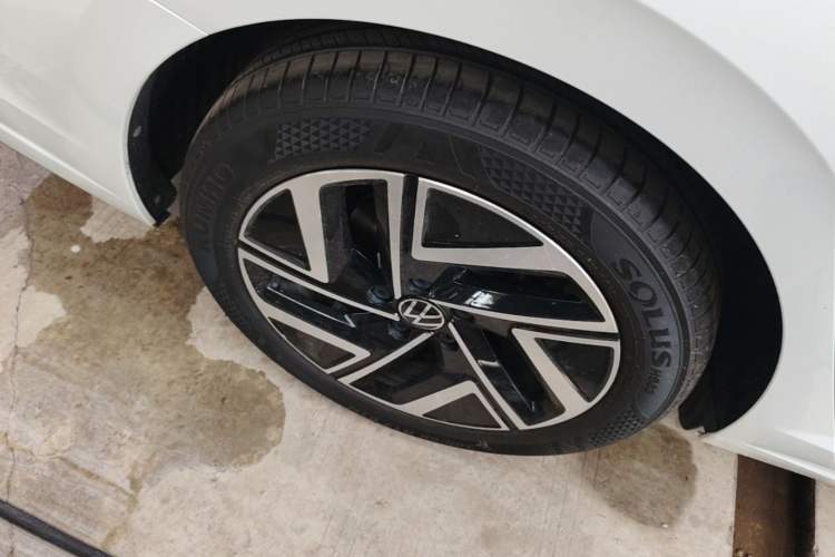 Used Volkswagen Sagitar 2023 280TSI DSG Beyond Lite Edition Right Rear Wheel Hub