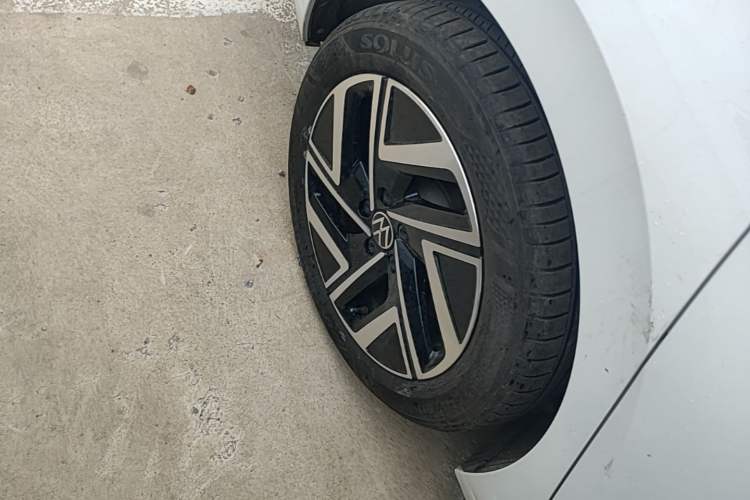 Used Volkswagen Sagitar 2023 300TSI DSG Excellence Edition Right Rear Wheel Hub