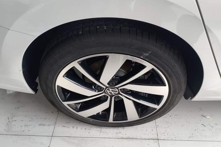 Used Volkswagen Sagitar 2023 300TSI DSG Excellence Edition Right Rear Wheel Hub