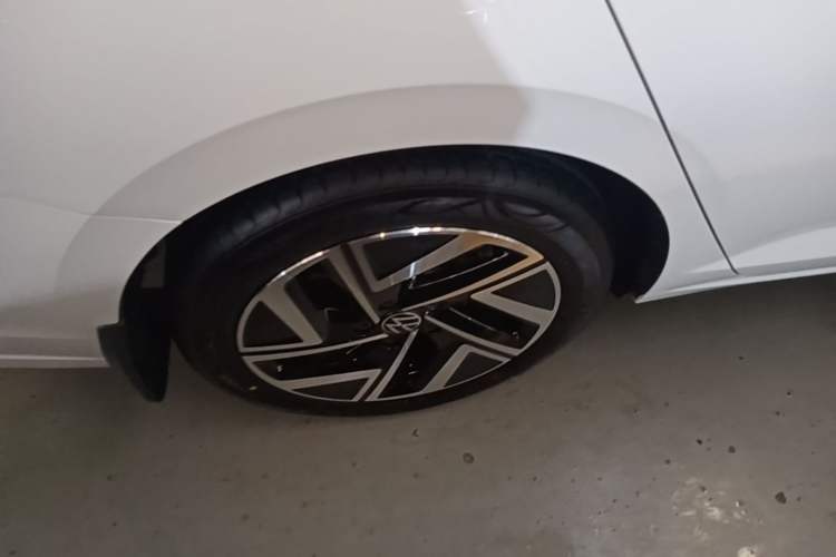 Used Volkswagen Sagitar 2023 300TSI DSG Excellence Edition Right Rear Wheel Hub