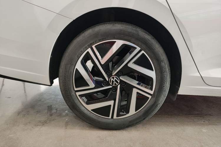 Used Volkswagen Sagitar 2023 280TSI DSG Beyond Lite Edition Right Rear Wheel Hub