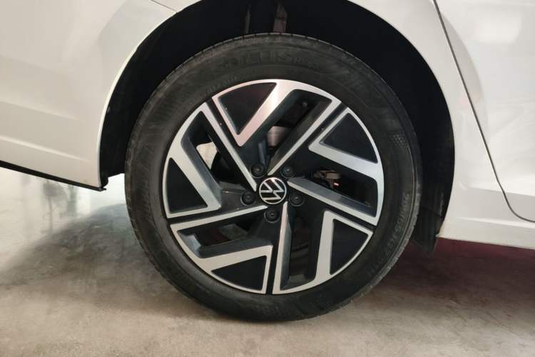 Used Volkswagen Sagitar 2023 300TSI DSG Excellence Edition Right Rear Wheel Hub