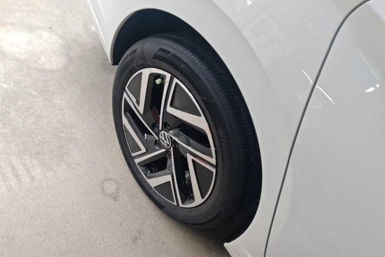 Used Volkswagen Sagitar 2023 300TSI DSG Flyover Edition Right Rear Wheel Hub