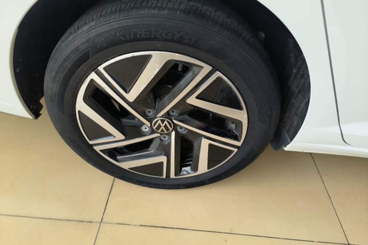 Used Volkswagen Sagitar 2023 280TSI DSG Beyond Lite Edition Right Rear Wheel Hub