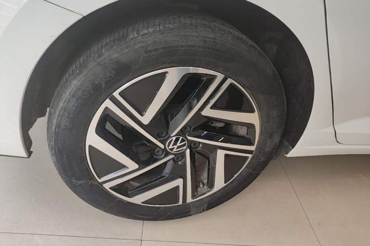 Used Volkswagen Sagitar 2023 300TSI DSG Excellence Edition Right Rear Wheel Hub