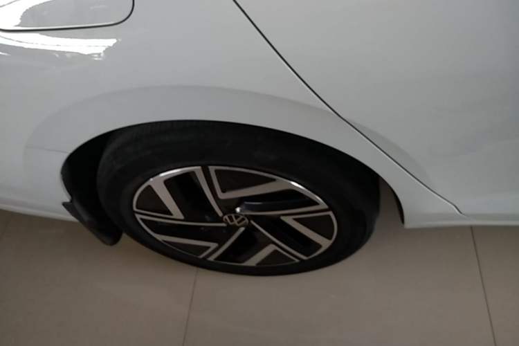Used Volkswagen Sagitar 2023 280TSI DSG Beyond Lite Edition Right Rear Wheel Hub