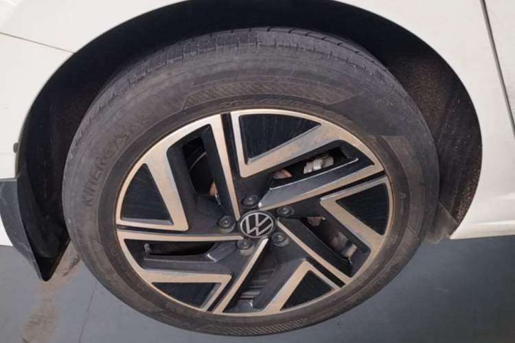 Used Volkswagen Sagitar 2023 280TSI DSG Excellence Edition Right Rear Wheel Hub
