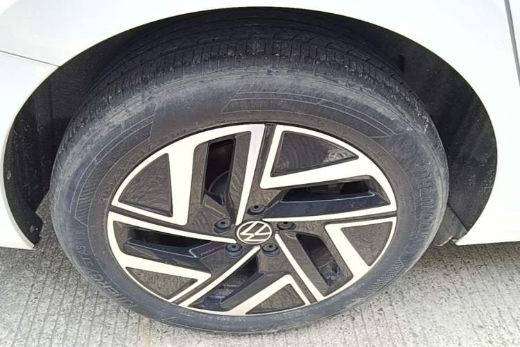 Used Volkswagen Sagitar 2023 280TSI DSG Beyond Lite Edition Right Rear Wheel Hub