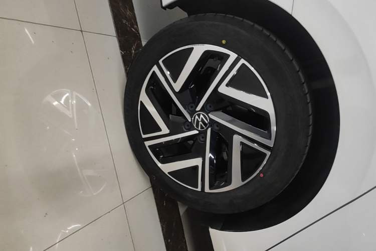 Used Volkswagen Sagitar 2023 300TSI DSG Excellence Edition Right Rear Wheel Hub