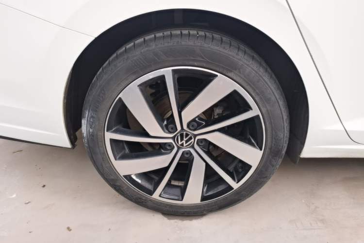 Used Volkswagen Sagitar 2023 300TSI DSG Excellence Edition Right Rear Wheel Hub