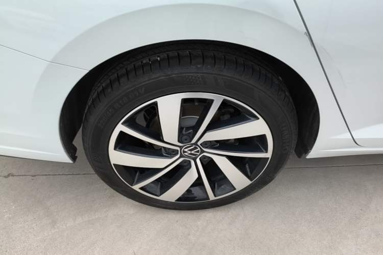 Used Volkswagen Sagitar 2023 300TSI DSG Excellence Edition Right Rear Wheel Hub
