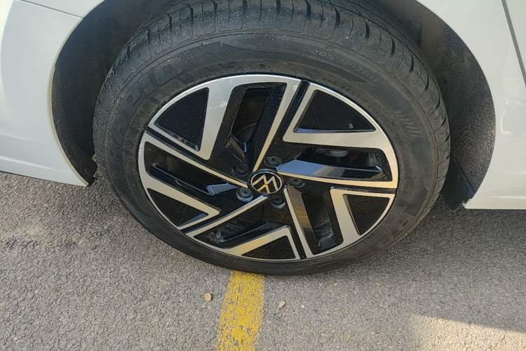Used Volkswagen Sagitar 2023 300TSI DSG Excellence Edition Right Rear Wheel Hub