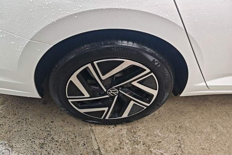 Used Volkswagen Sagitar 2023 280TSI DSG Beyond Lite Edition Right Rear Wheel Hub