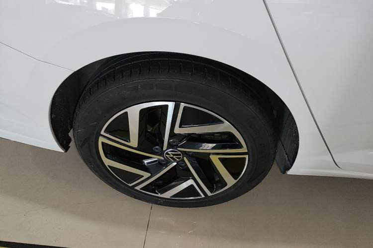 Used Volkswagen Sagitar 2023 280TSI DSG Excellence Edition Right Rear Wheel Hub