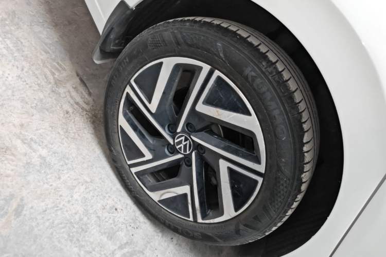 Used Volkswagen Sagitar 2023 280TSI DSG Excellence Edition Right Rear Wheel Hub