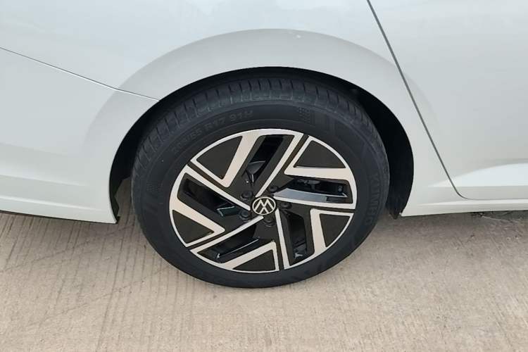 Used Volkswagen Sagitar 2023 280TSI DSG Excellence Edition Right Rear Wheel Hub