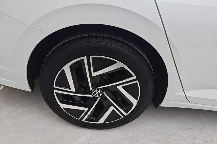 Used Volkswagen Sagitar 2023 300TSI DSG Excellence Edition Right Rear Wheel Hub