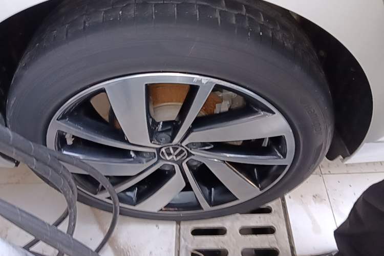 Used Volkswagen Sagitar 2023 300TSI DSG Excellence Edition Right Rear Wheel Hub