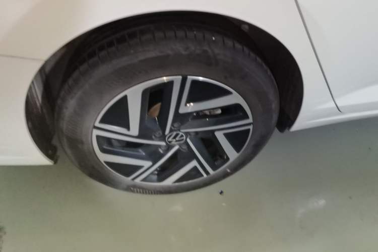 Used Volkswagen Sagitar 2023 300TSI DSG Excellence Edition Right Rear Wheel Hub