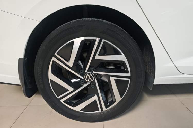 Used Volkswagen Sagitar 2023 300TSI DSG Excellence Edition Right Rear Wheel Hub