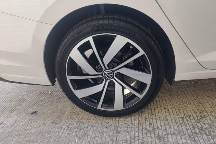 Used Volkswagen Sagitar 2023 300TSI DSG Excellence Edition Right Rear Wheel Hub