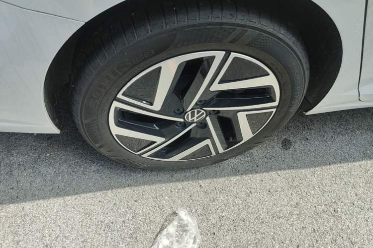 Used Volkswagen Sagitar 2023 280TSI DSG Beyond Lite Edition Right Rear Wheel Hub