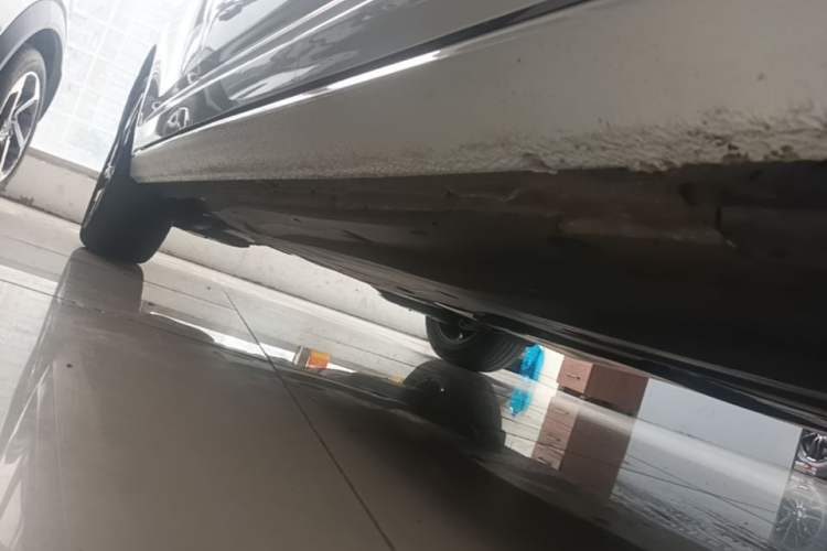 Used Volkswagen Sagitar 2023 300TSI DSG Excellence Edition Right Side Sill