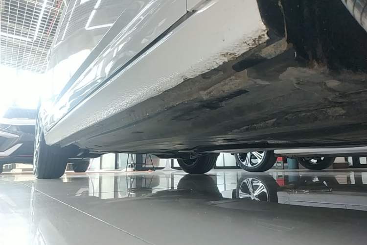 Used Volkswagen Sagitar 2023 300TSI DSG Excellence Edition Right Side Sill