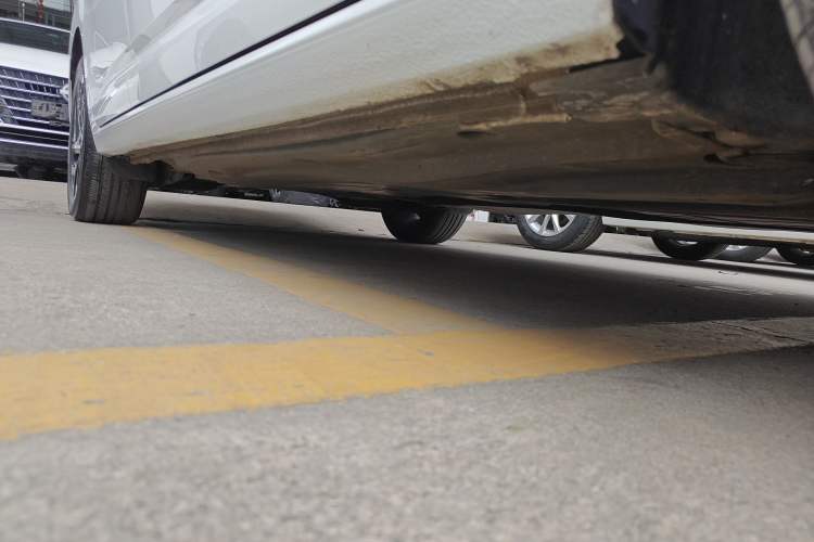 Used Volkswagen Sagitar 2023 300TSI DSG Excellence Edition Right Side Sill