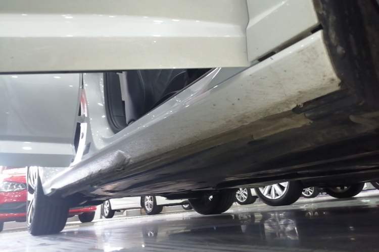 Used Volkswagen Sagitar 2023 300TSI DSG Excellence Edition Right Side Sill