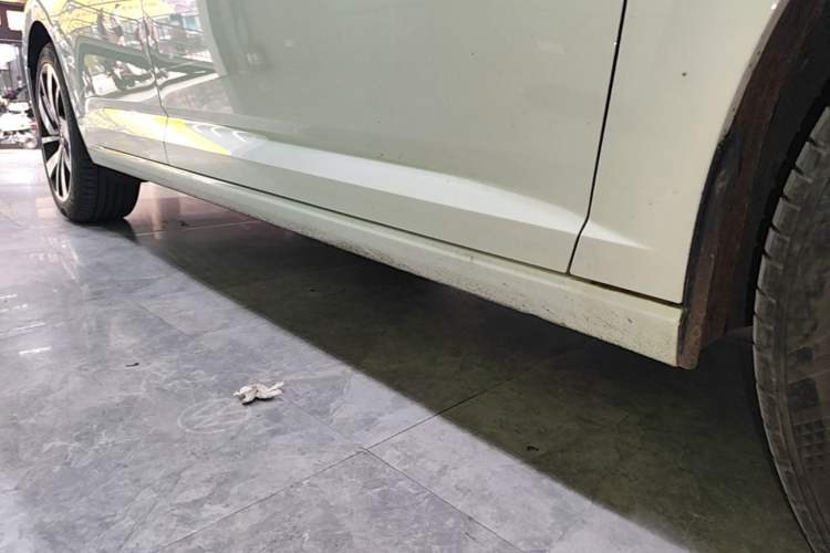 Used Volkswagen Sagitar 2023 300TSI DSG Excellence Edition Right Side Sill