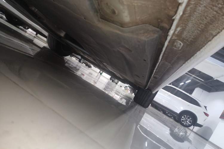 Used Volkswagen Sagitar 2023 300TSI DSG Flyover Edition Right Side Sill